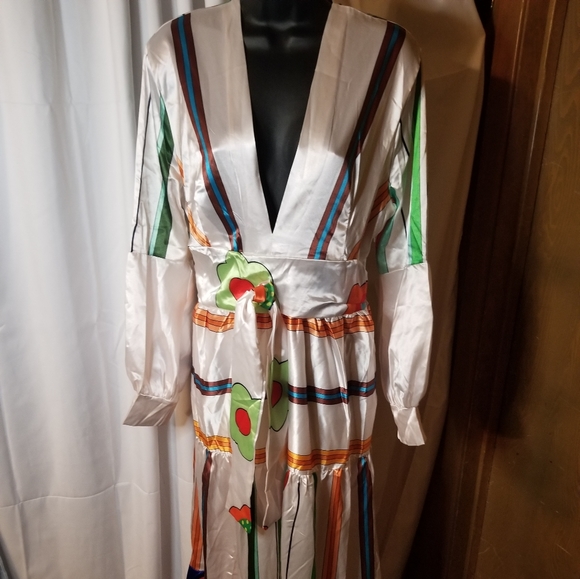 Dress - Picture 2 of 4